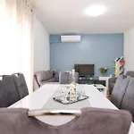 Pantalon, Big Terrace And Free Parking Apartmán *