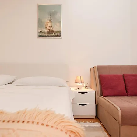 Pantalon, Big Terrace And Free Parking Apartment Zadar