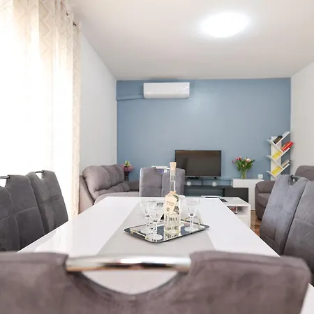 Pantalon, Big Terrace And Free Parking Apartment *