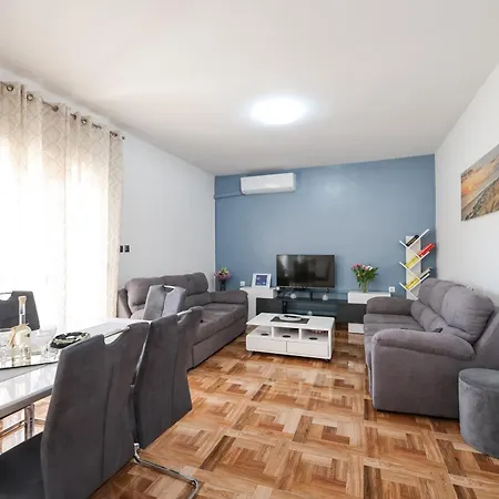 Pantalon, Big Terrace And Free Parking Apartment Zadar