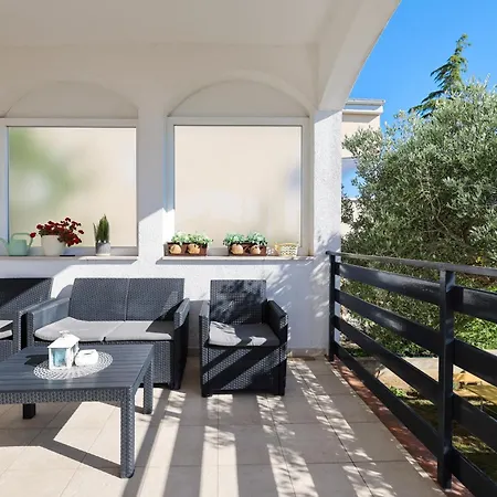 Apartment Pantalon, Big Terrace And Free Parking