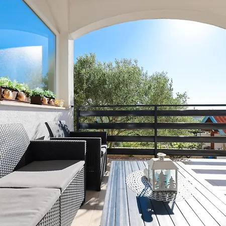 Pantalon, Big Terrace And Free Parking Apartment *