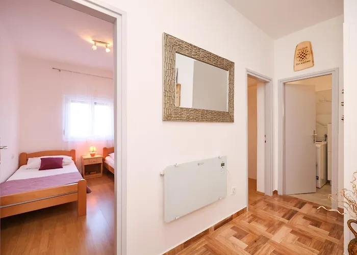 Pantalon, Big Terrace And Free Parking Appartement