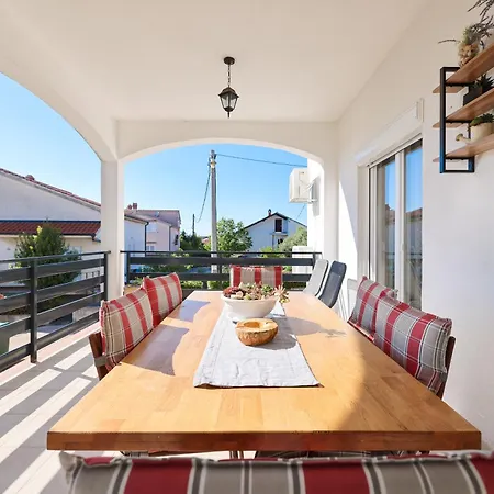 Pantalon, Big Terrace And Free Parking *