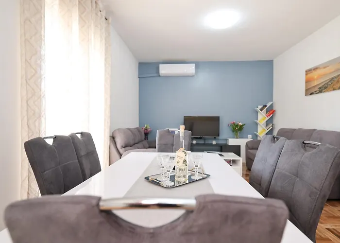 Pantalon, Big Terrace And Free Parking דירה *