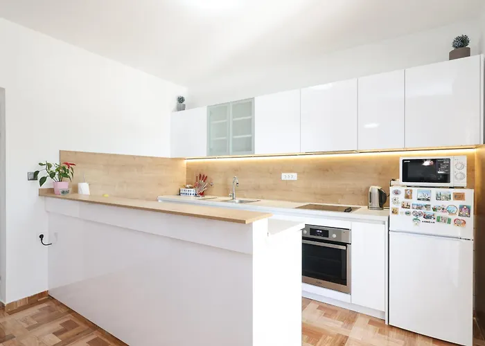 Pantalon, Big Terrace And Free Parking * זאדאר