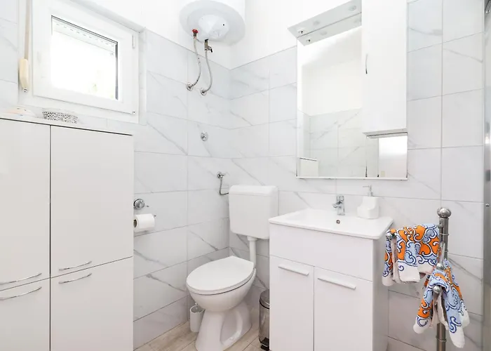 Pantalon, Big Terrace And Free Parking