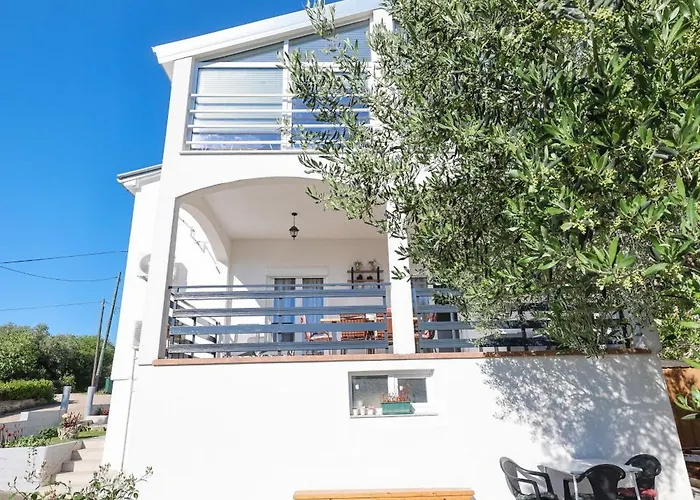 Pantalon, Big Terrace And Free Parking